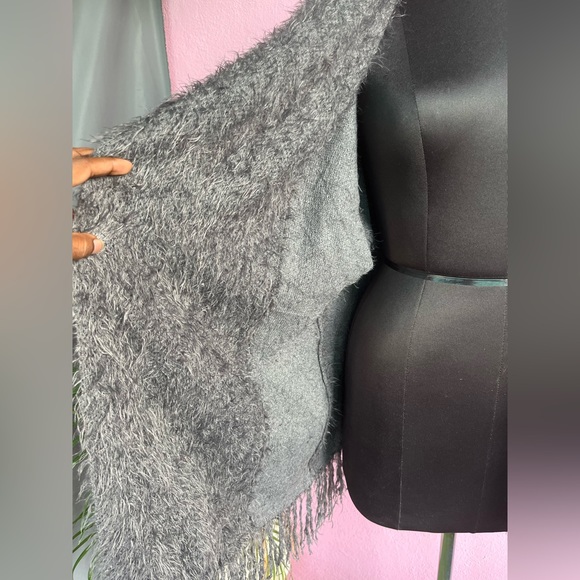 Faux fur korean shrug FIXED FIXED FIXED NO OFFERS PLZ❌ - Picture 10 of 11